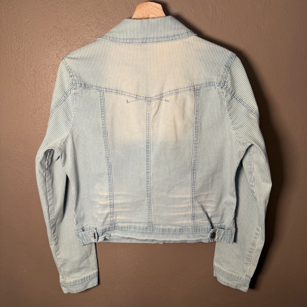 Jou Jou Womens Cropped Light Wash Distressed Denim Pinstripe Jean Jacket Size XL - Picture 14 of 16